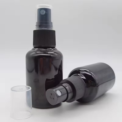 Bouteille de pulvérisation cosmétique en plastique noir et brillant en PET de 50 ml avec tête de pulvérisation fine noire
