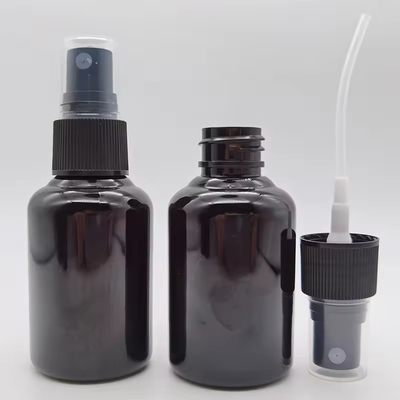 Bouteille de pulvérisation cosmétique en plastique noir et brillant en PET de 50 ml avec tête de pulvérisation fine noire