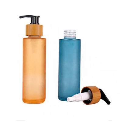 Les pots cosmétiques en plastique de bouteilles de 4 onces 120ml 500ml 10in avec des couvercles entassent en vrac 63mm