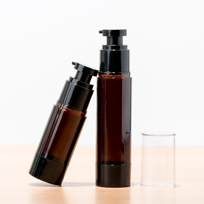 La pompe privée d'air vide de Brown met la bouteille en bouteille cosmétique de soins de la peau de jet de brume de lotion